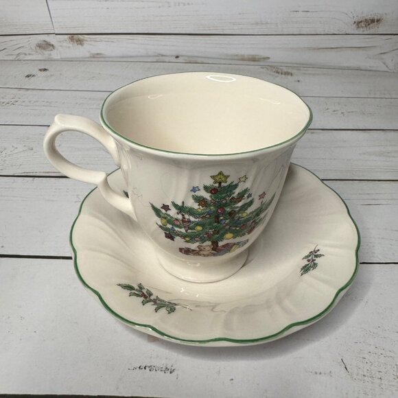 Nikko Happy Holidays Coffee Tea Cups & Saucers Lot of 4 Christmas Tree Japan - Picture 5 of 9
